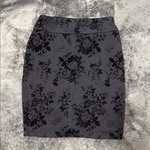 Joe B Dresses & Skirts - Joe B Black and Gray Floral Pencil Skirt